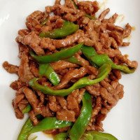 Ternera con pimientos verde y cebolla